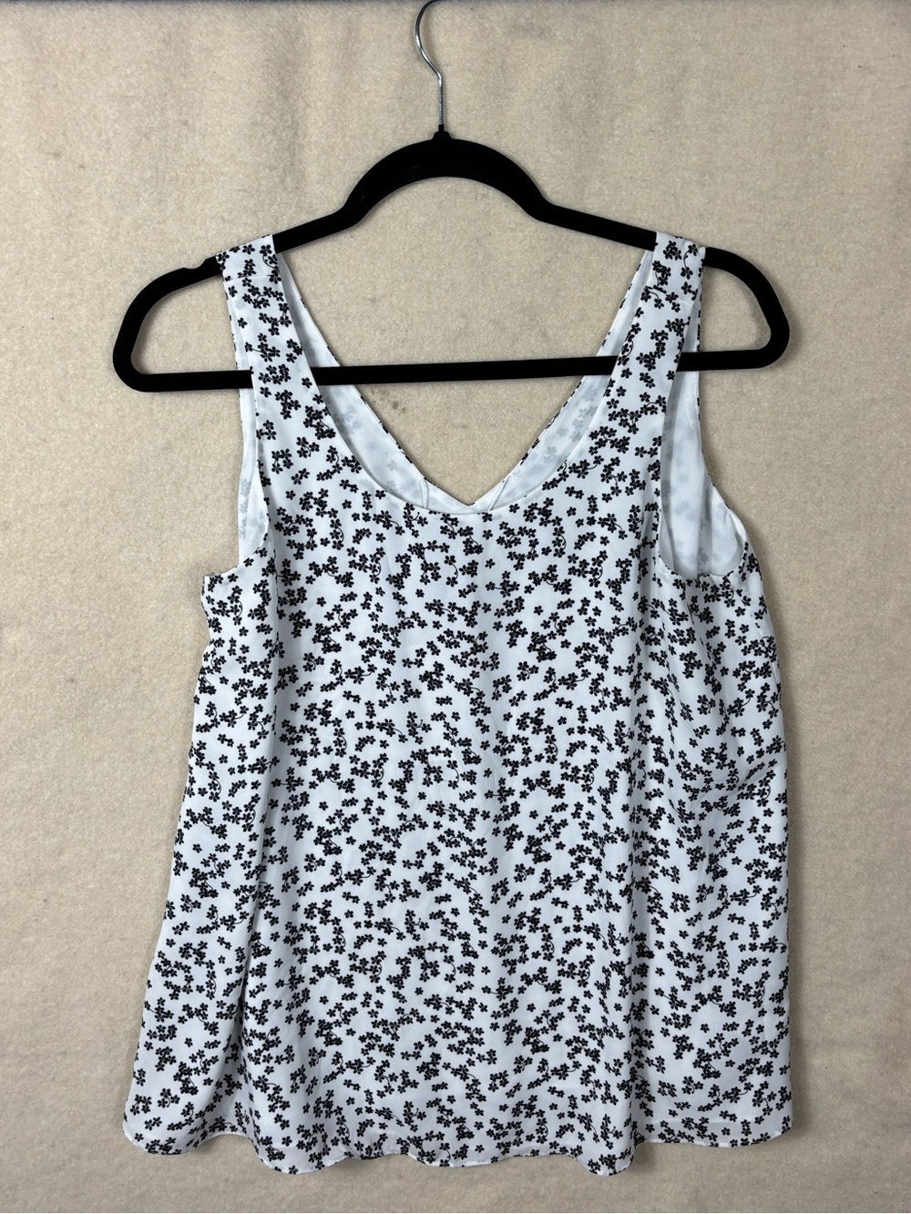 ♻️ Denver Hayes Women’s Large White & Black Floral Sleeveless Blouse V-Neck  NWT